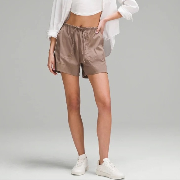 Lululemon Cotton-Blend Poplin High-Rise Short 4" - Peach Bellini - Picture 1 of 11